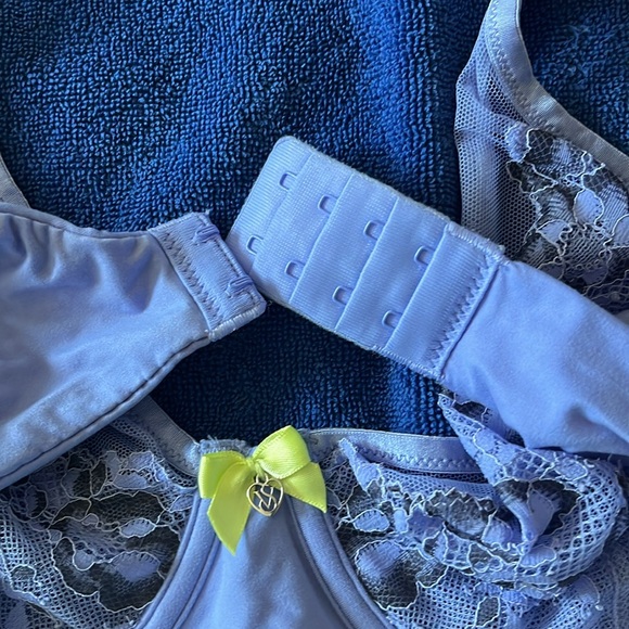 Victoria’s Secret bra unlined 36D. Lavender, lace. Body by Victoria. - Picture 4 of 4